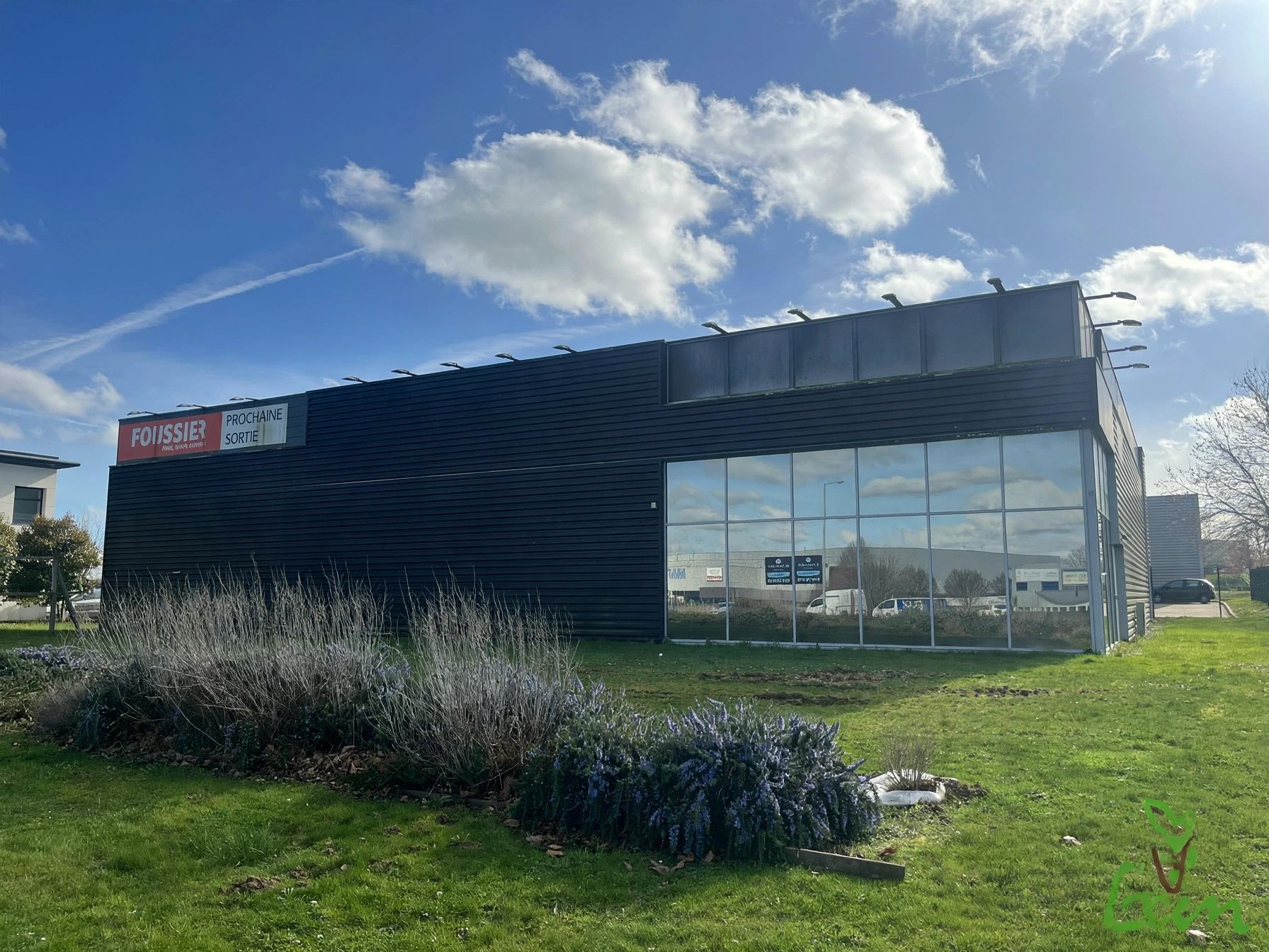 Location Entrepôt 830 m² Ifs