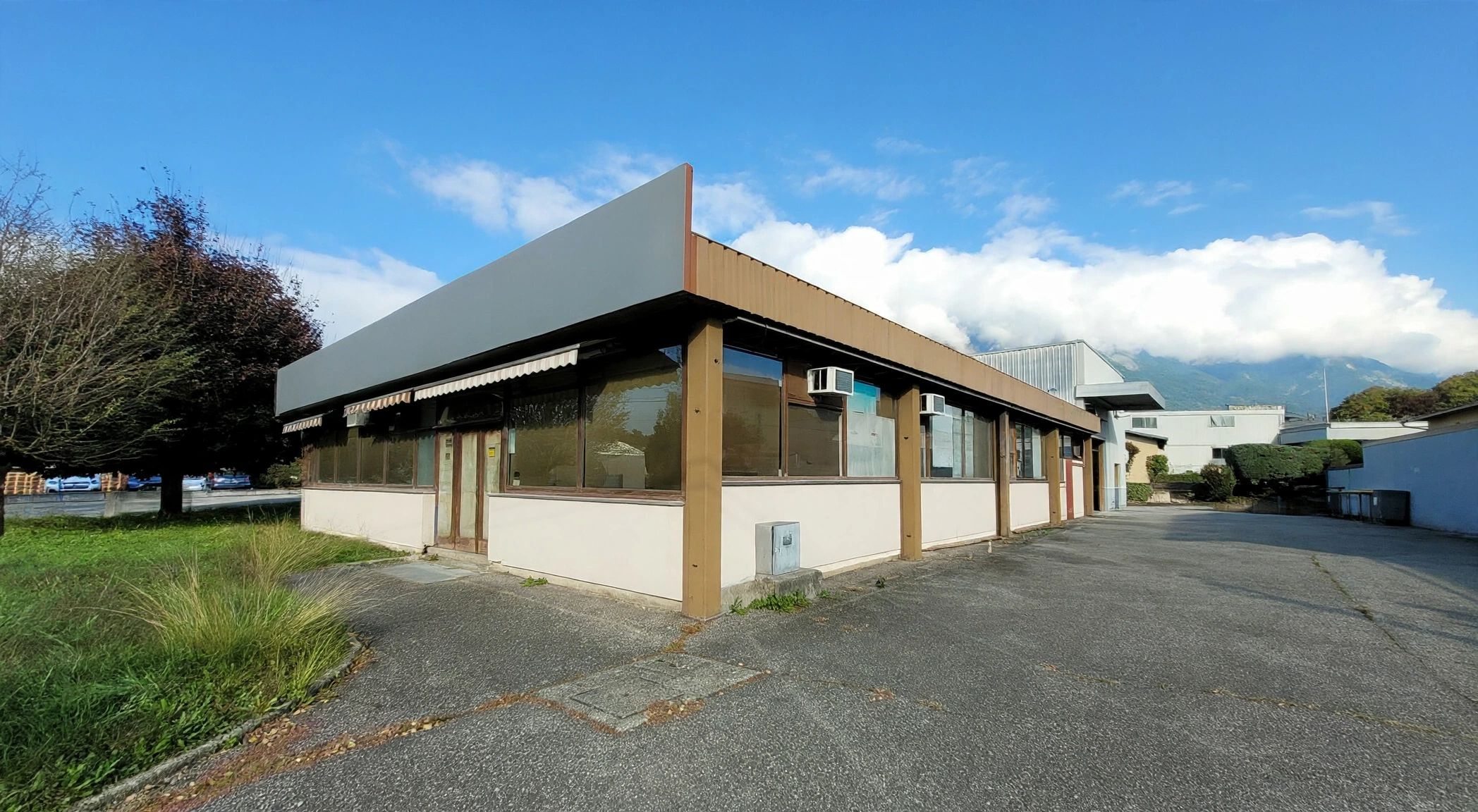 Location pure Local commercial 650 m² Albertville