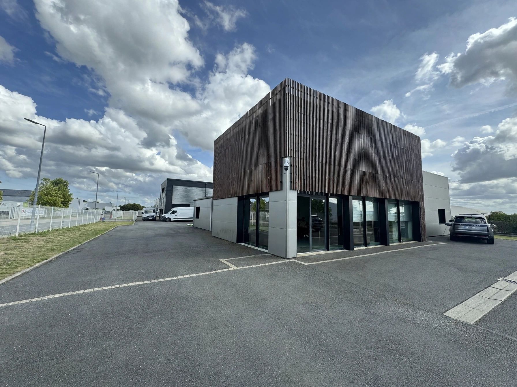 Location Entrepôt 989 m² Bretteville-sur-Odon - 2
