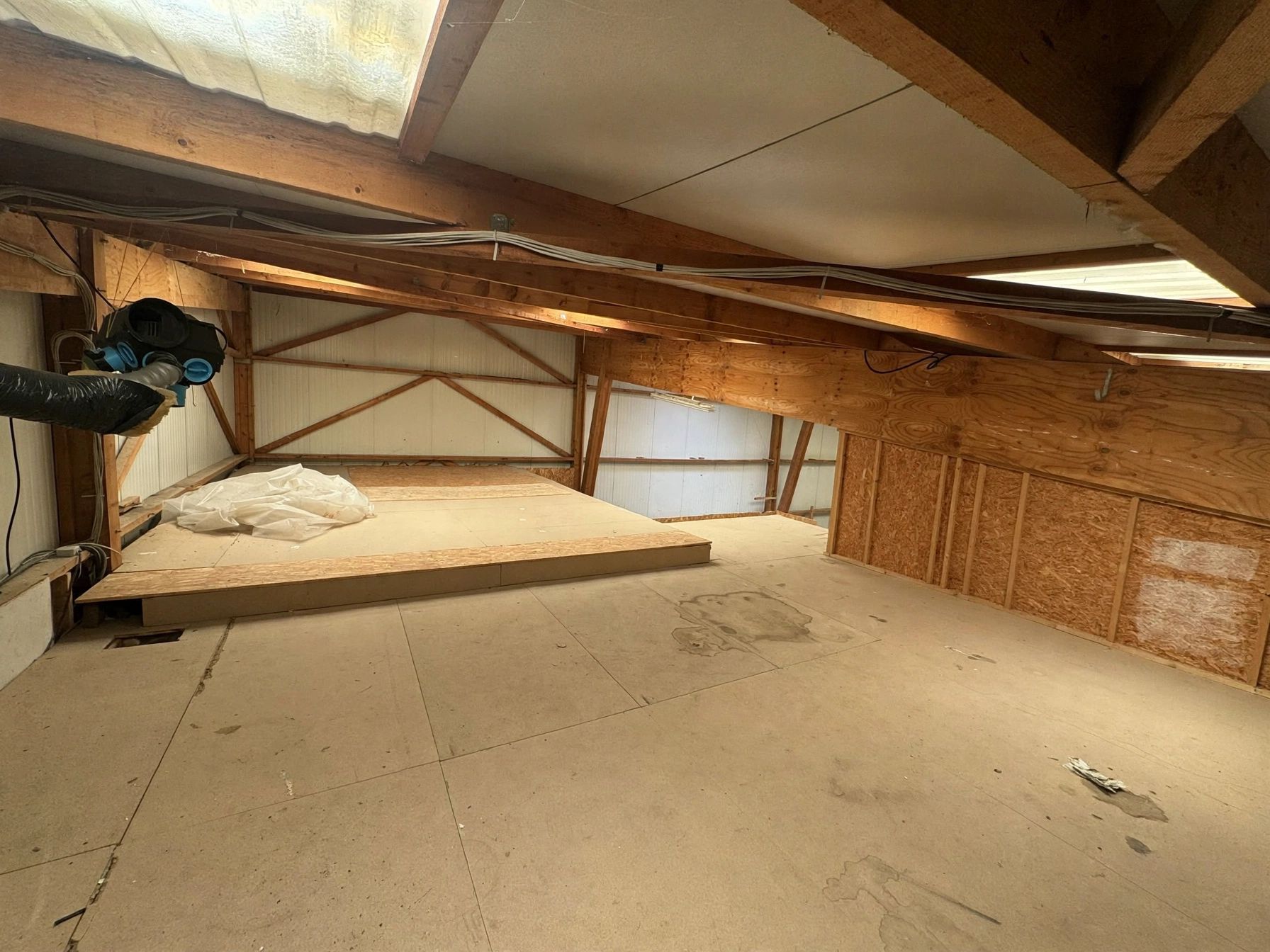 Location Entrepôt 202 m² Démouville - 7