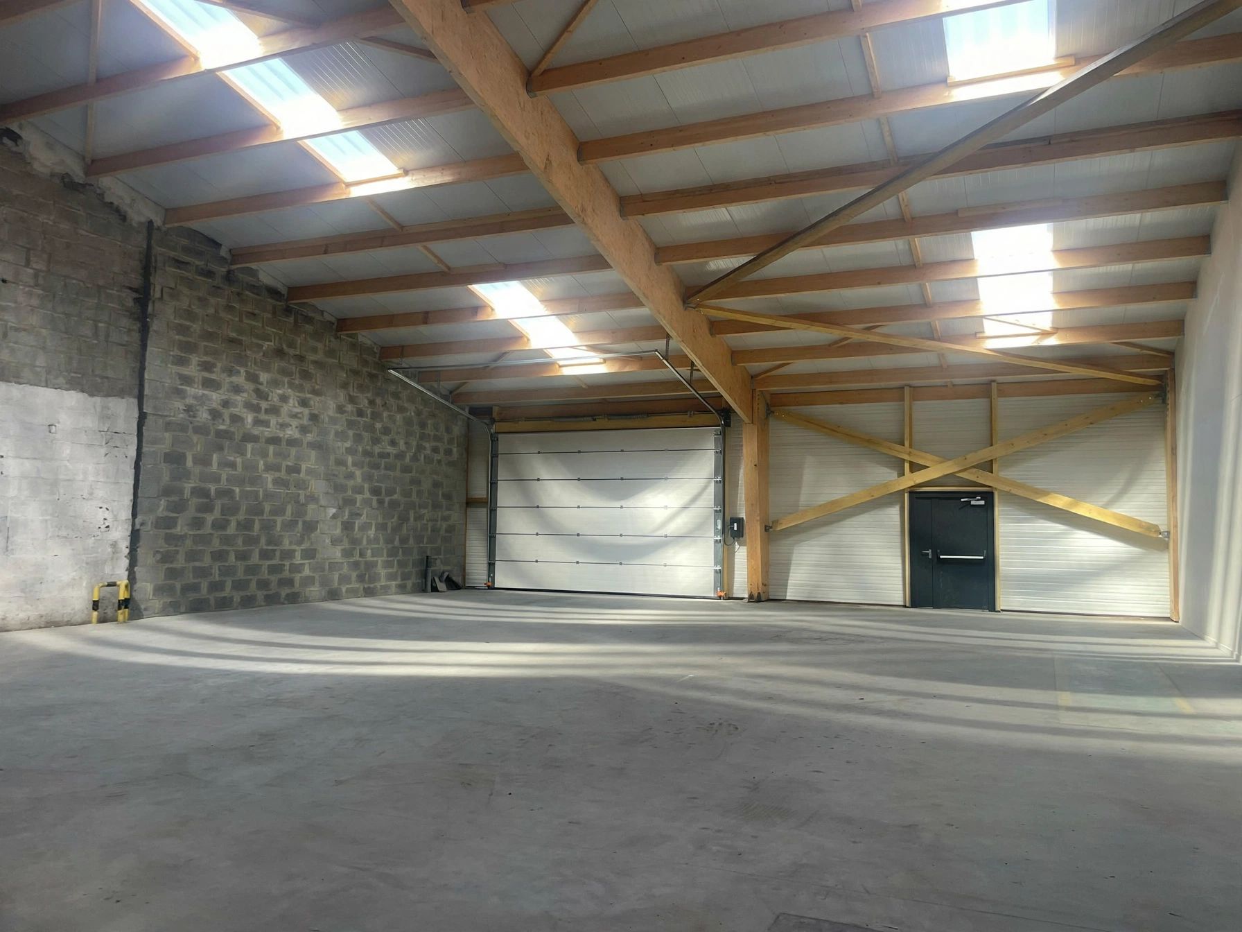 Location Entrepôt 848 m² Hérouville-Saint-Clair