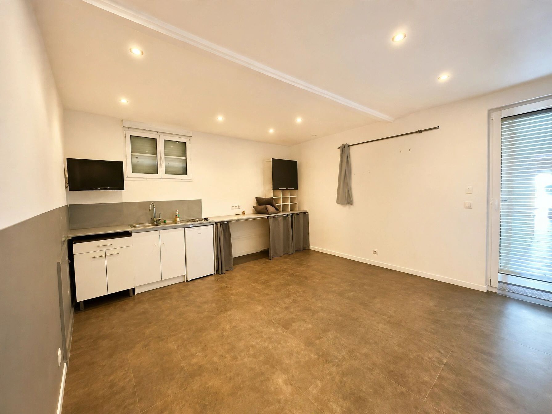 Location Entrepôt 202 m² Démouville - 6