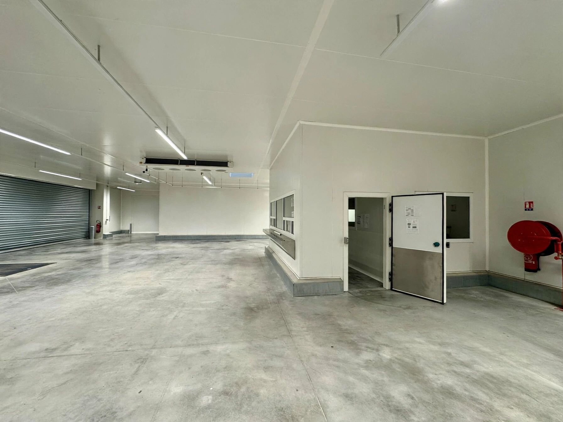 Location Entrepôt 2 151 m² Soliers - 4