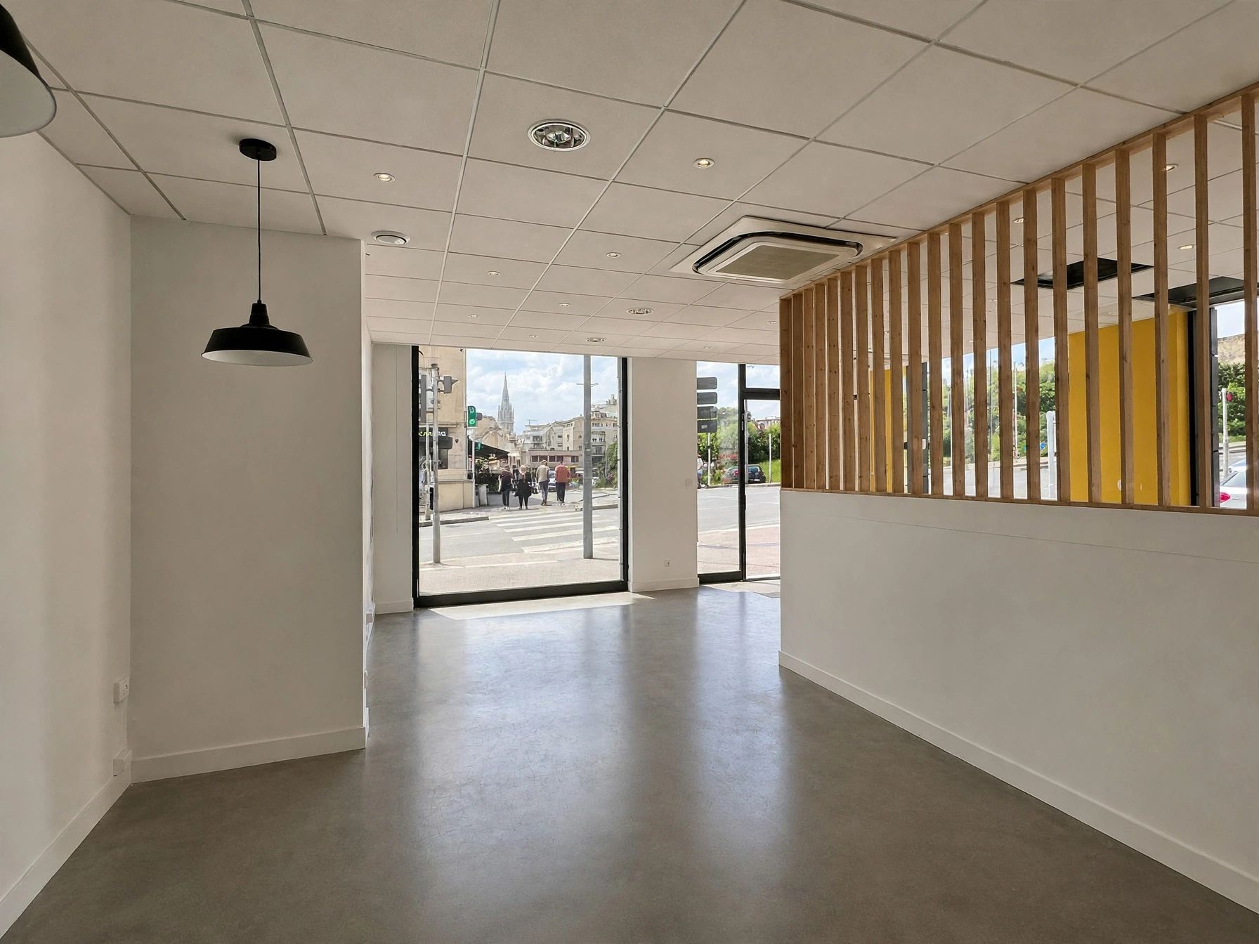 Location pure Local commercial 105 m² Caen - 2