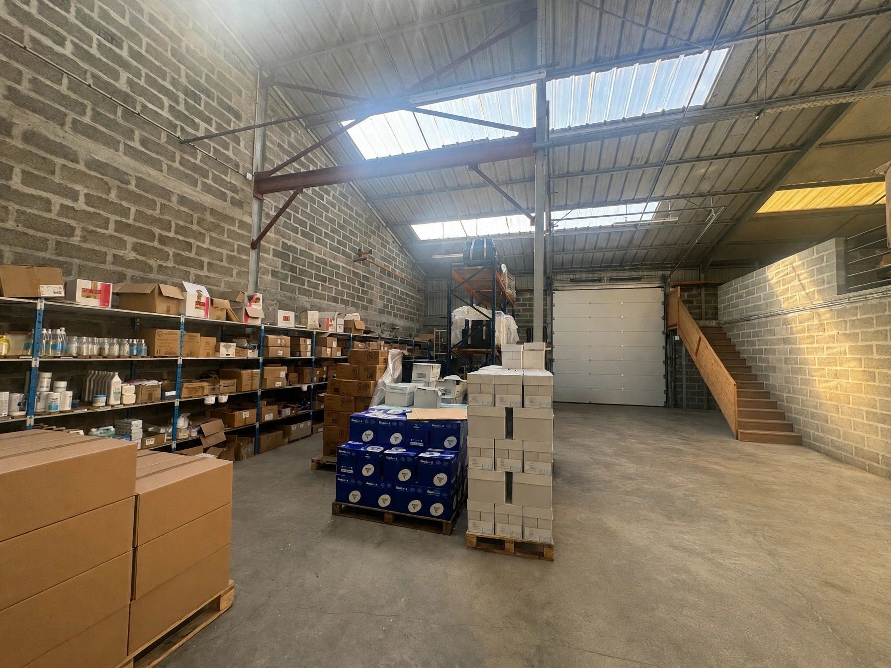 Location Entrepôt 268 m² Mondeville - 4