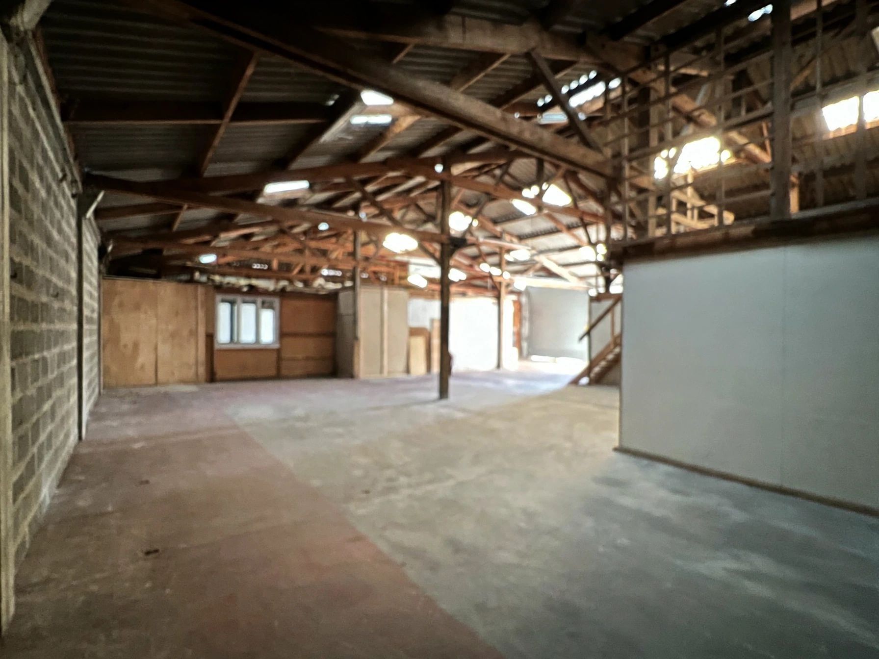 Location Entrepôt 440 m² Caen - 9
