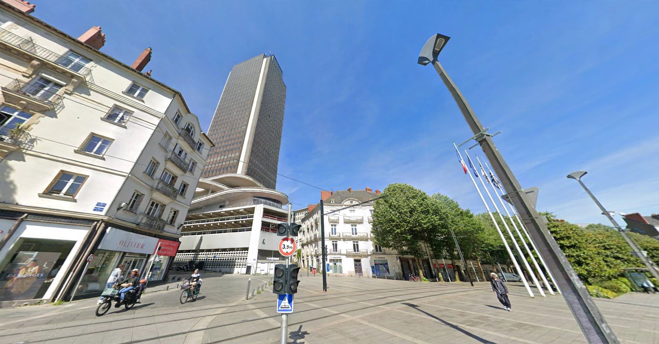 Location avec droit d'entrée Local commercial 127 m² Nantes