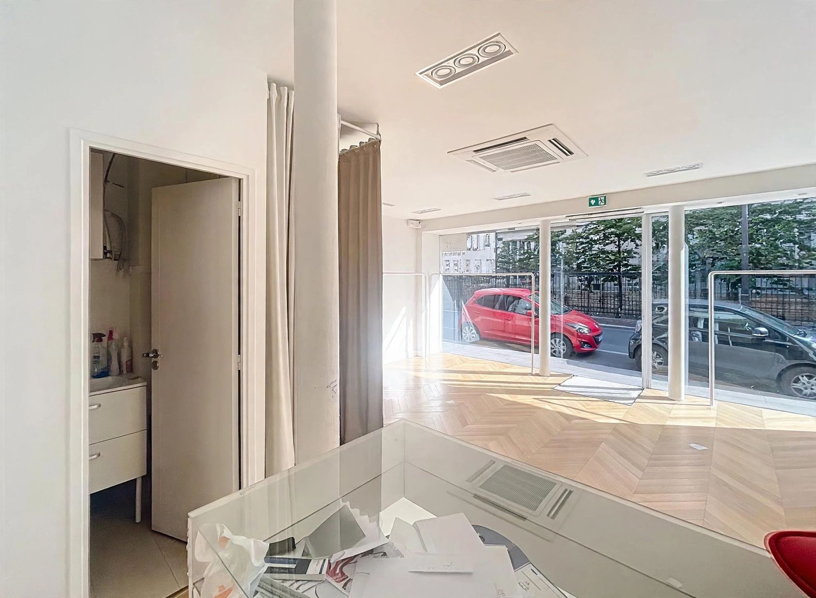Location pure Local commercial 55 m² Paris - 2