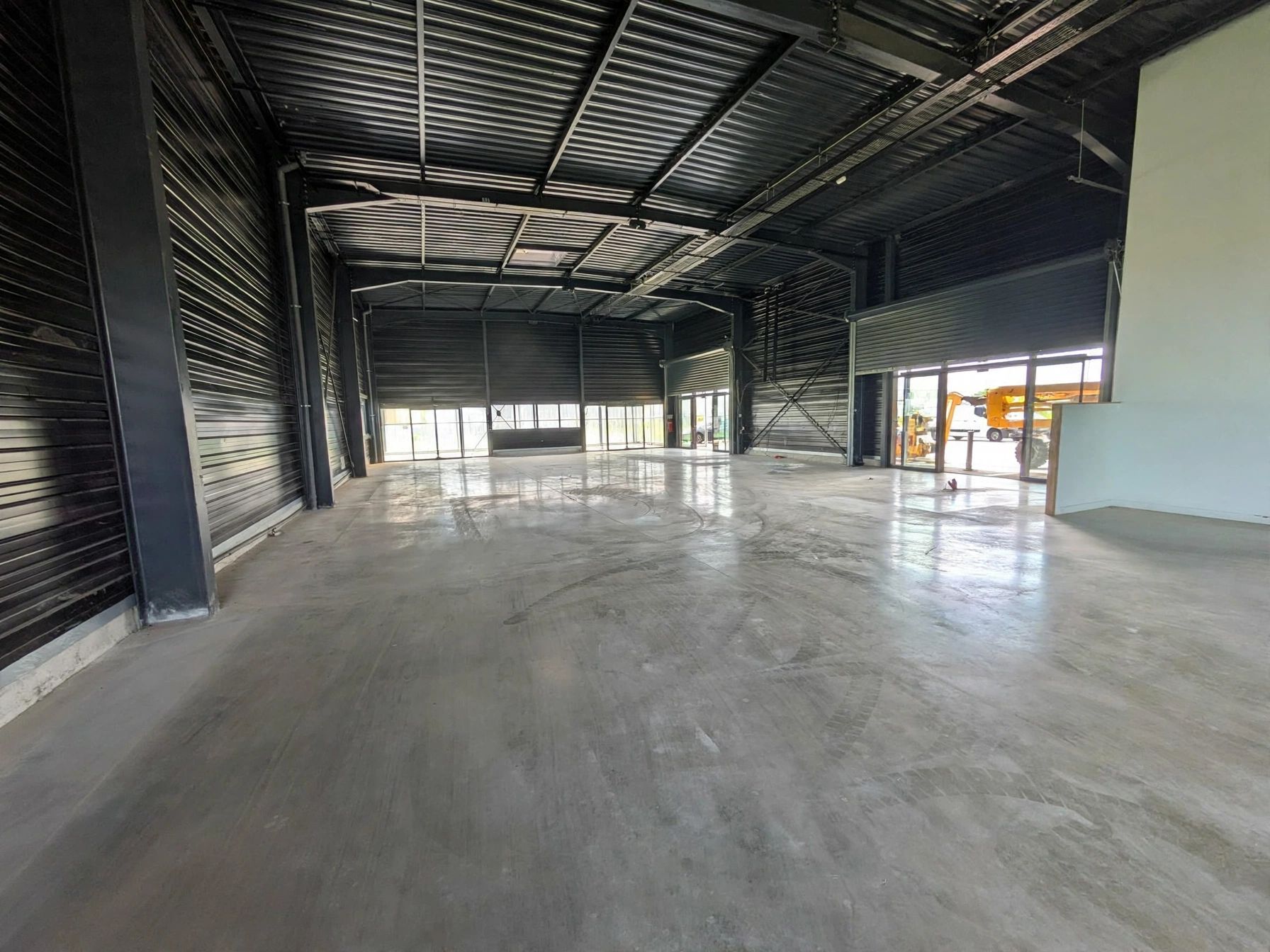 Location pure Local commercial 600 m² Colombelles - 4