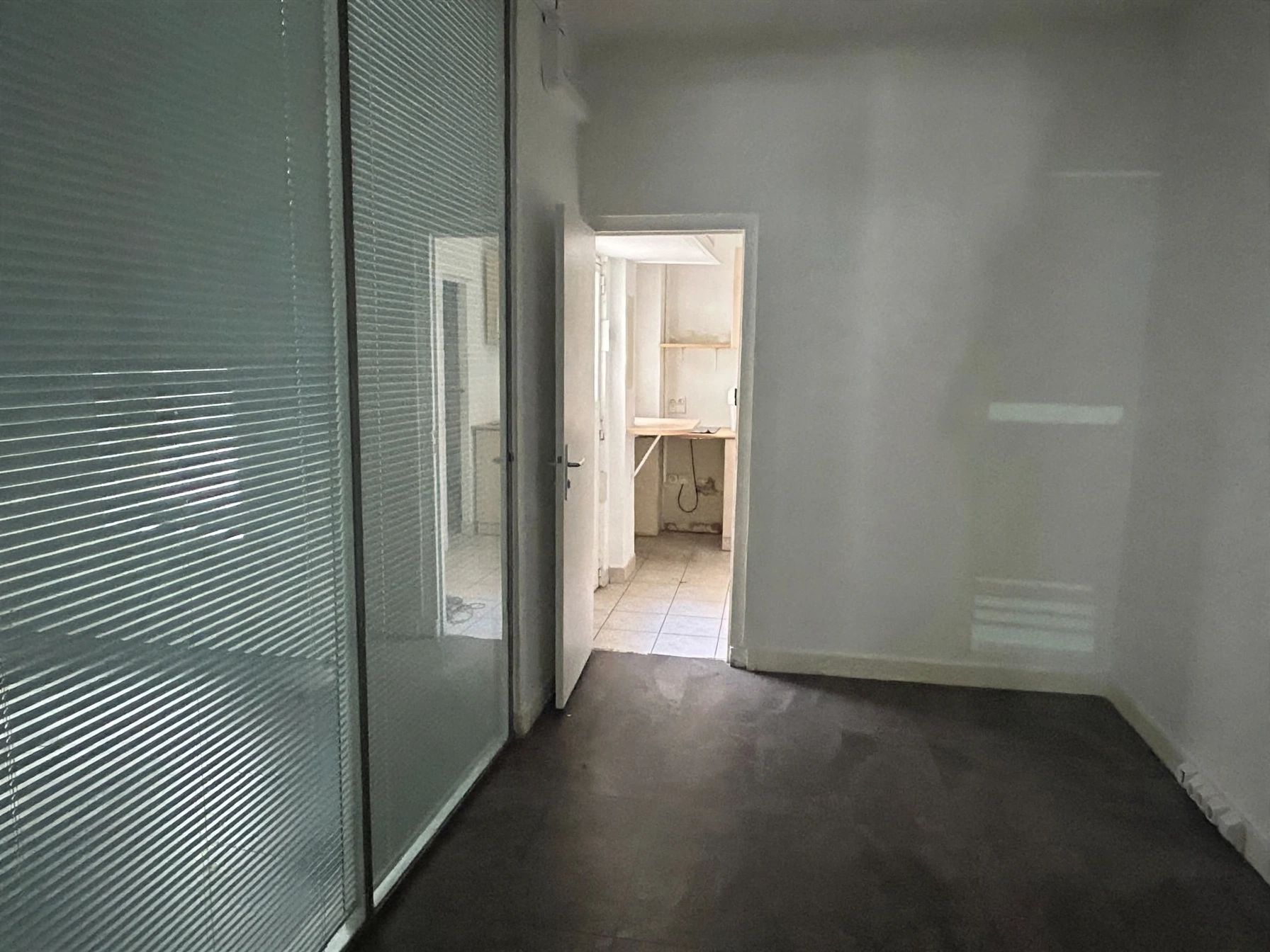Location pure Local commercial 75 m² Paris - 8
