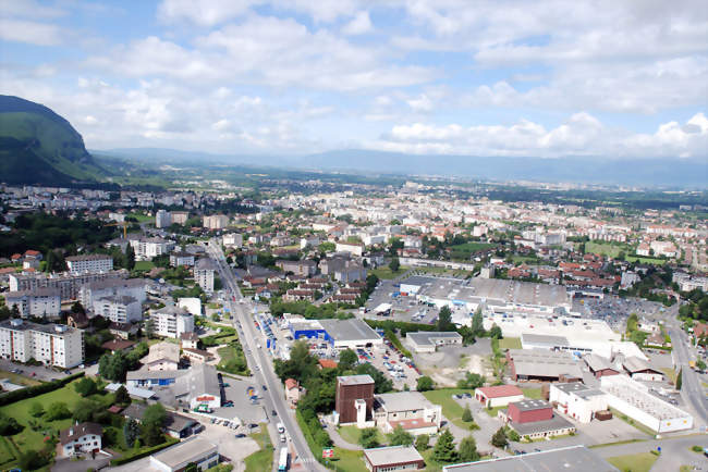 Vente de murs libres Bureaux 4 616 m² Ambilly