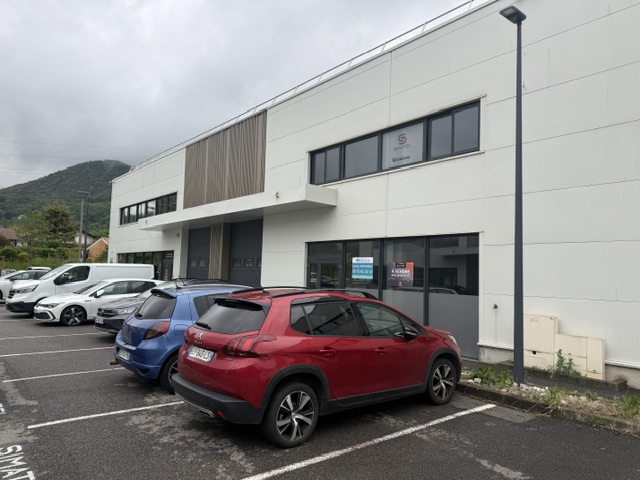Vente de murs libres Entrepôt 416 m² Voreppe