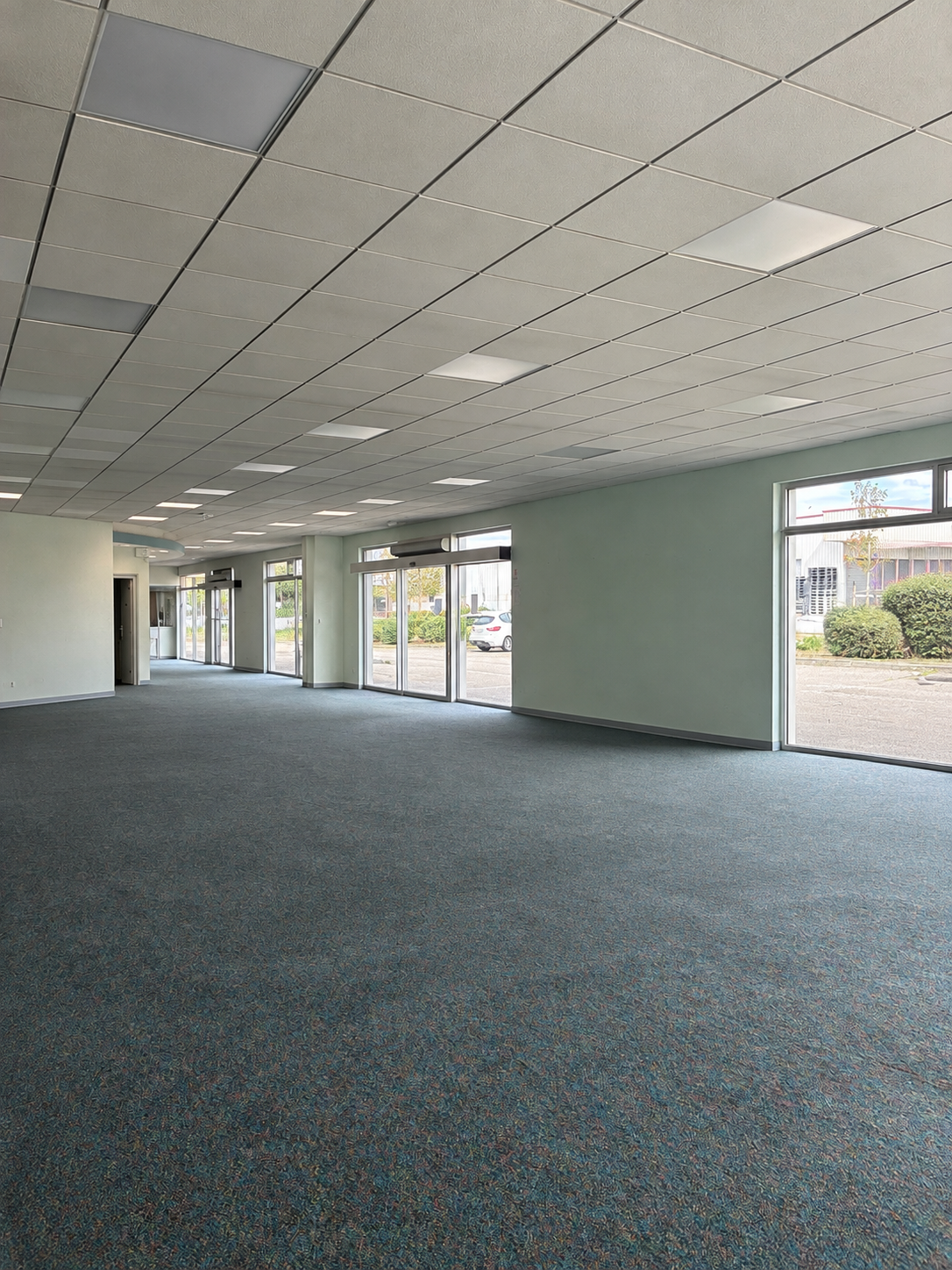 Location pure Local commercial 762 m² Bourg-en-Bresse - 2
