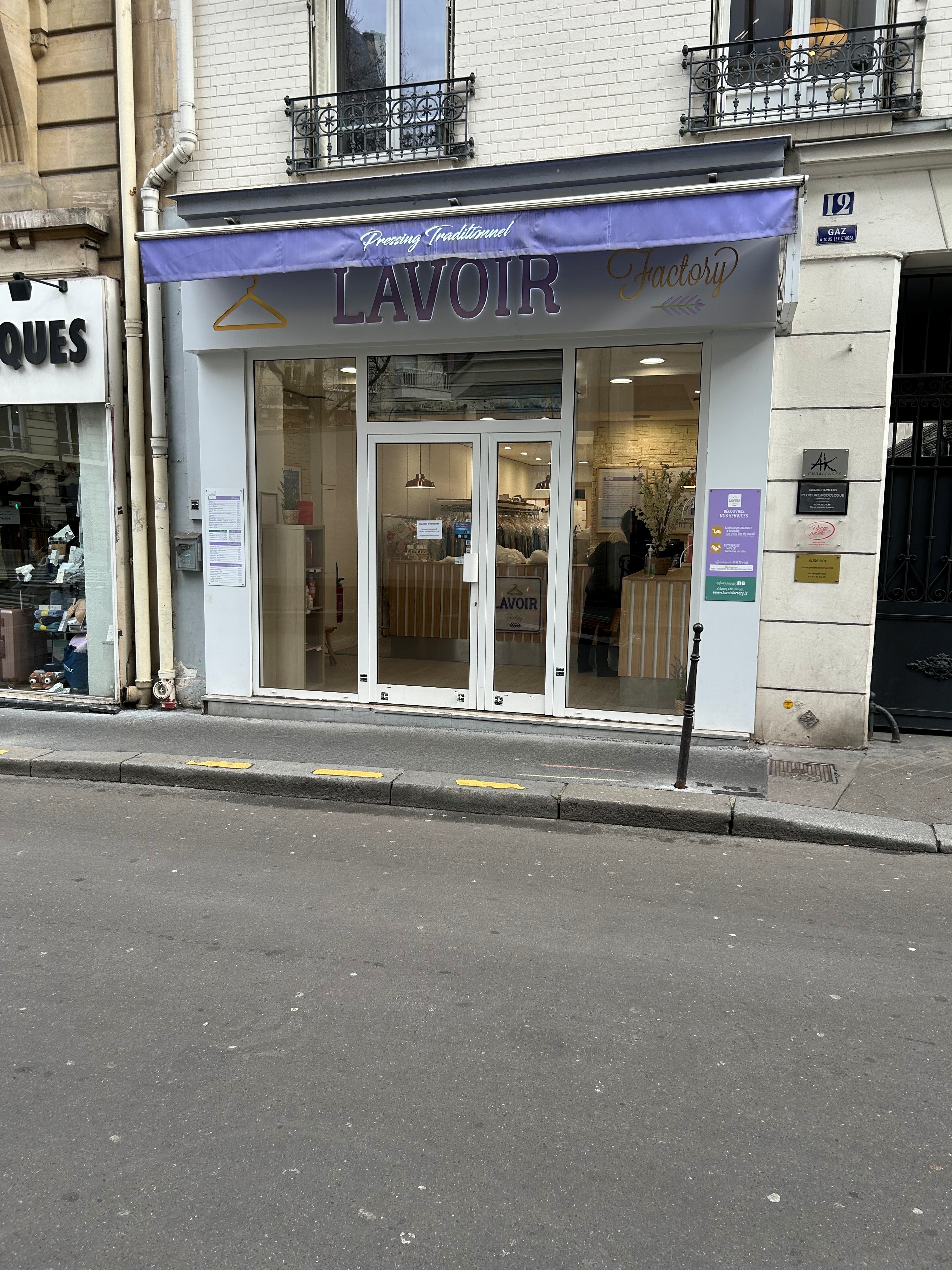 Location pure Local commercial 65 m² Paris