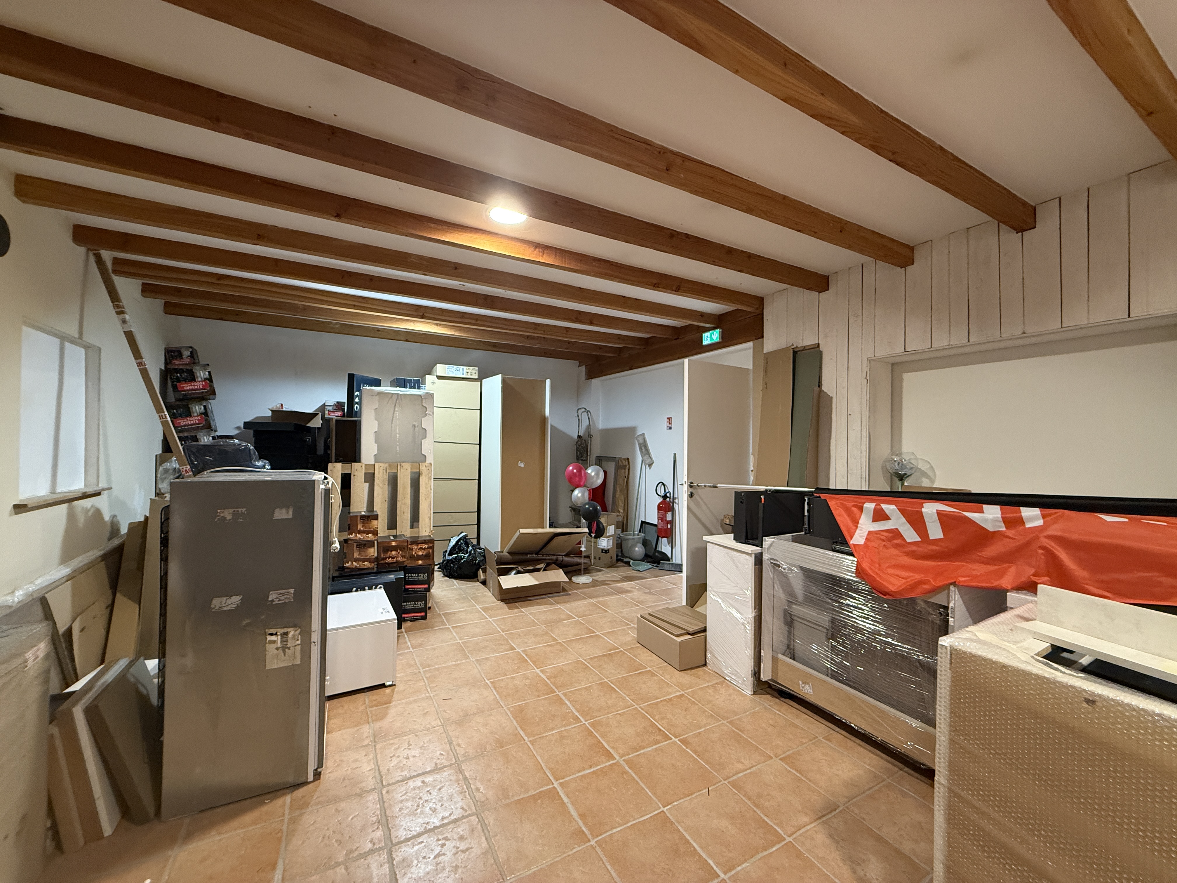Location pure Local commercial 220 m² Le Coteau - 9
