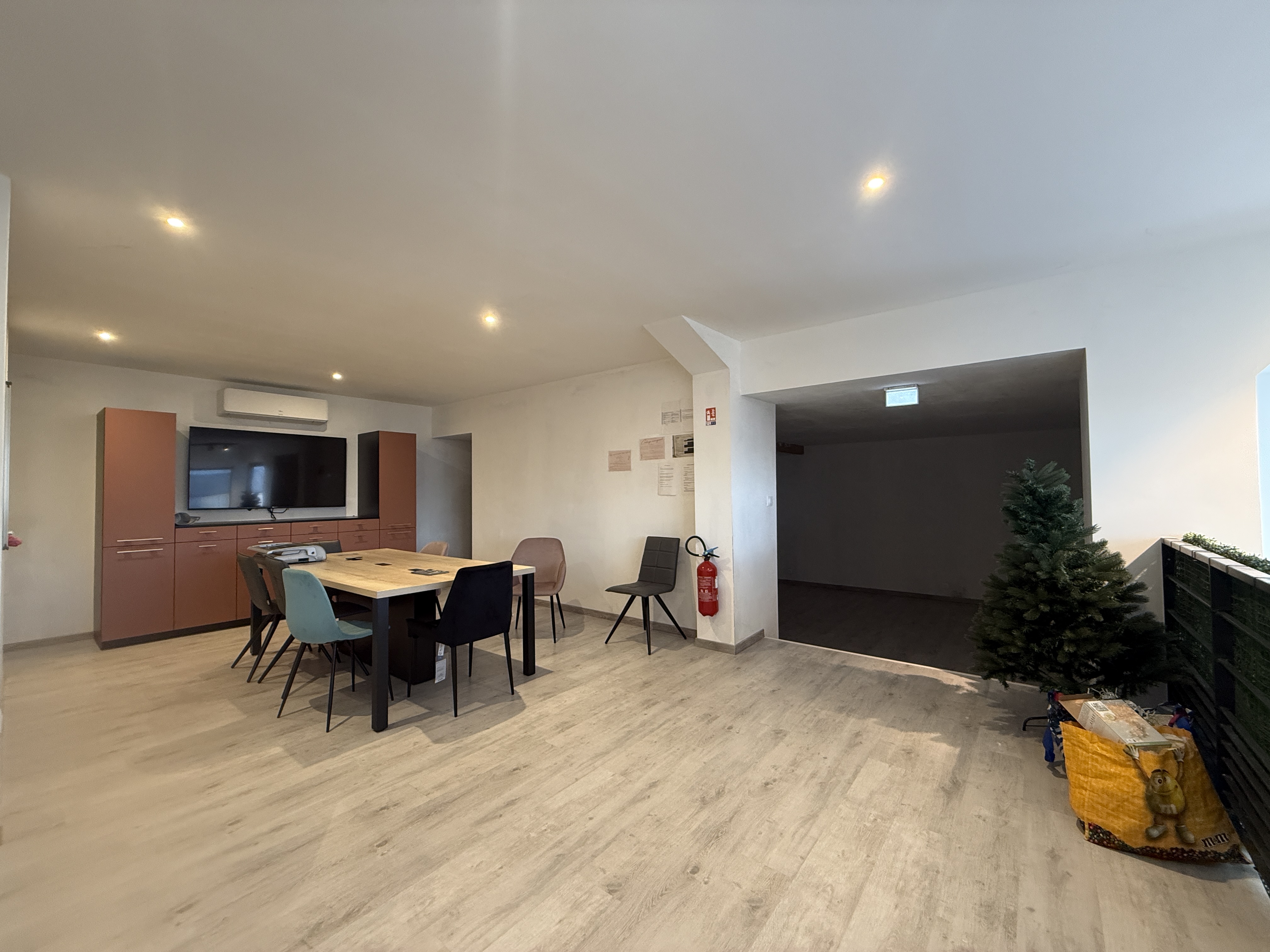 Location pure Local commercial 220 m² Le Coteau - 7