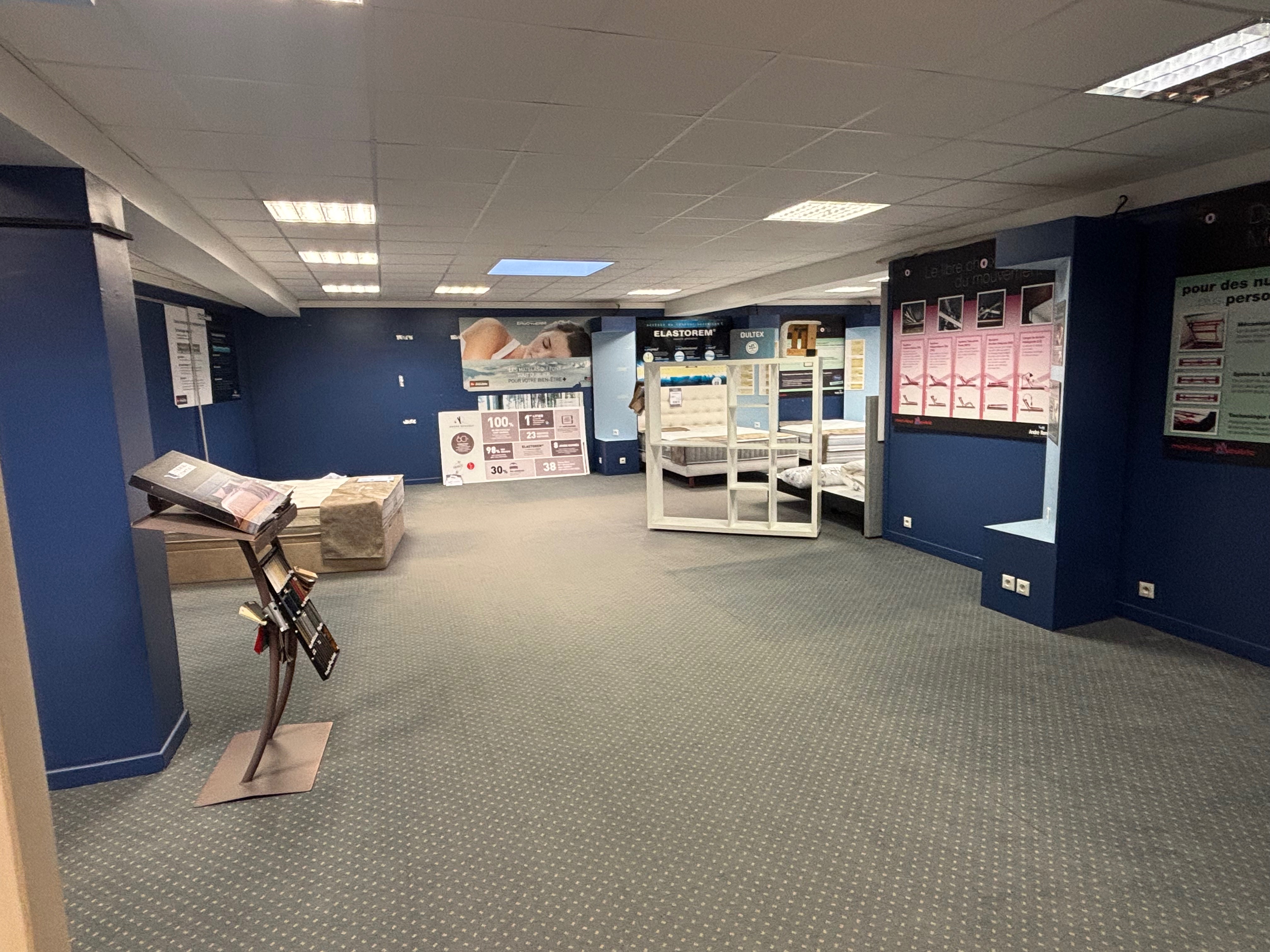 Location pure Local commercial 1 365 m² Aubagne - 5