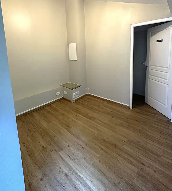 Location Entrepôt 27 m² Eysines - 2