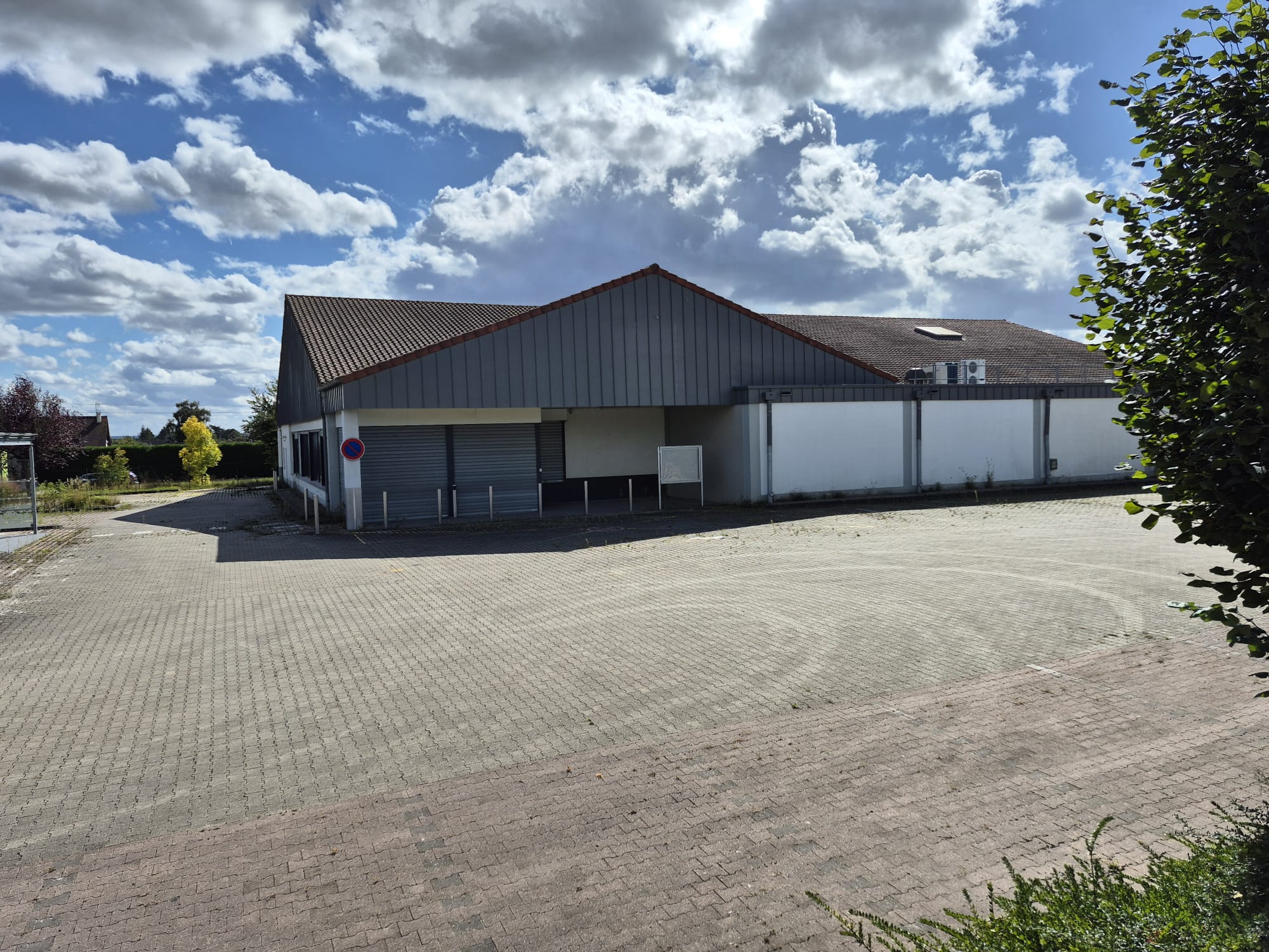 Location pure Local commercial 1 322 m² Pîtres