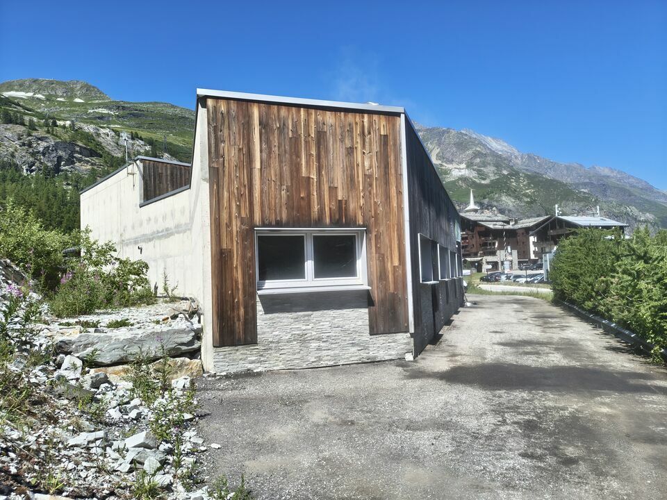 Location pure Local commercial 395 m² Tignes - 2