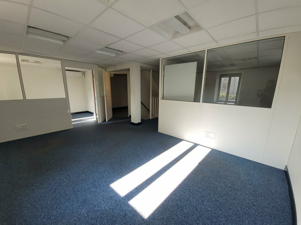 Location pure Local commercial 161 m² Douvaine - 3