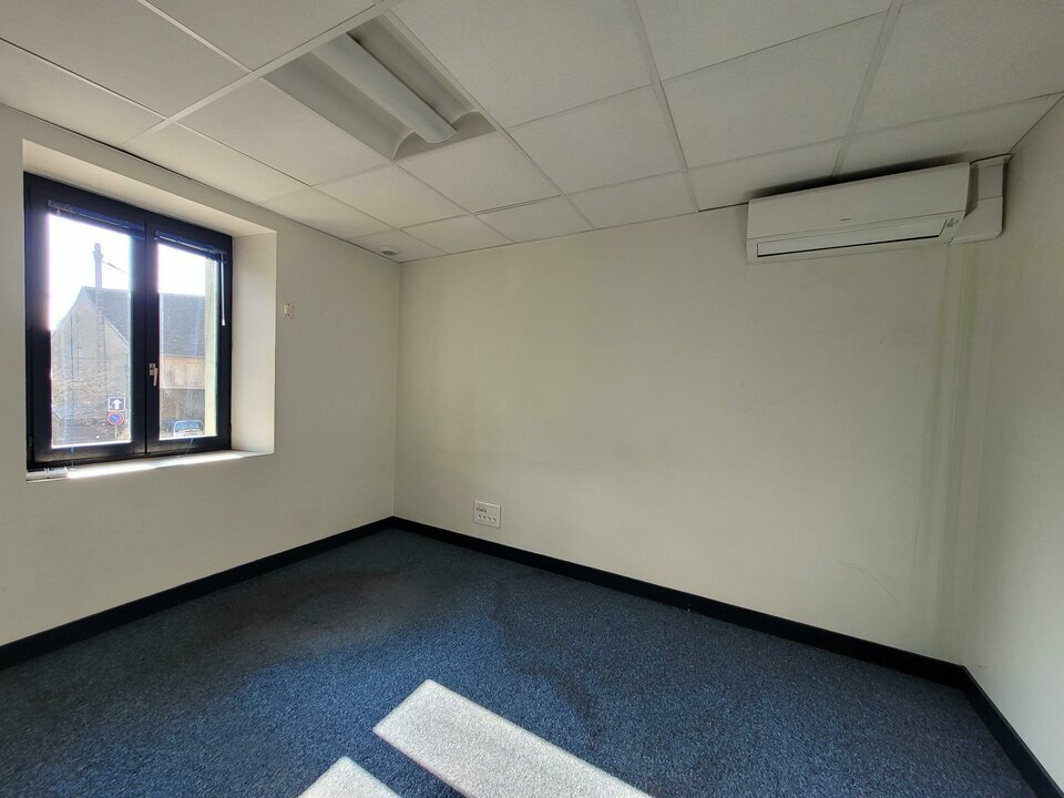 Location pure Local commercial 161 m² Douvaine - 4