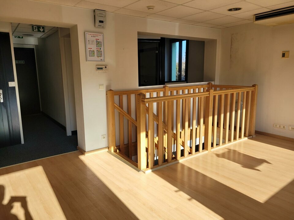 Location pure Local commercial 161 m² Douvaine - 2