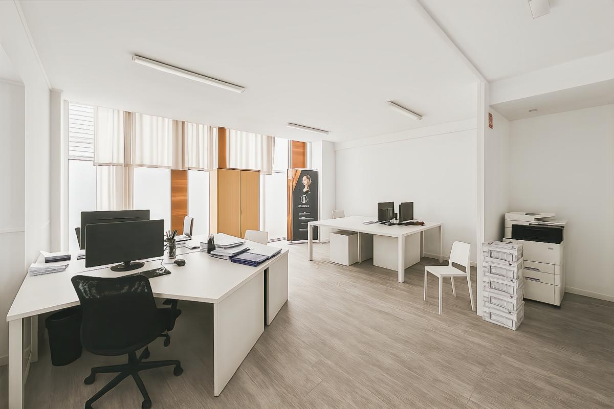 Location pure Local commercial 124 m² Paris - 2