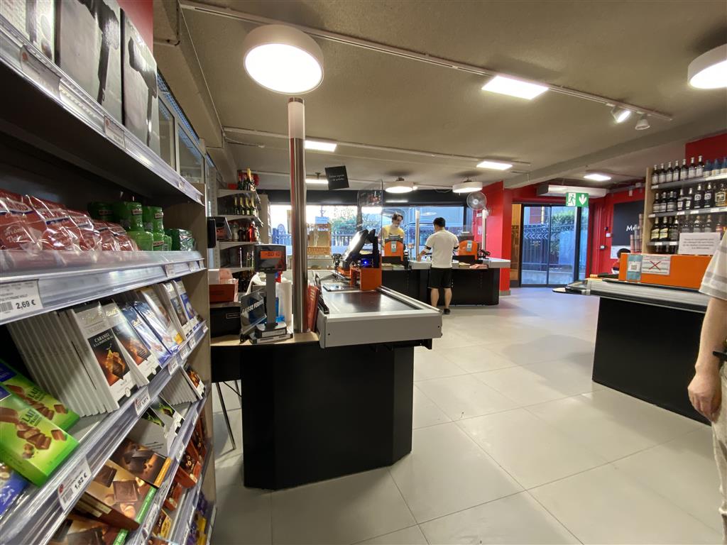 Location pure Local commercial 1 042 m² Paris - 4