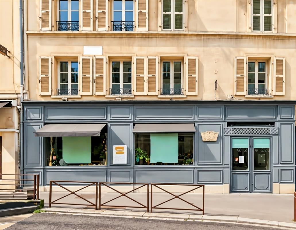 Location pure Local commercial 138 m² Versailles
