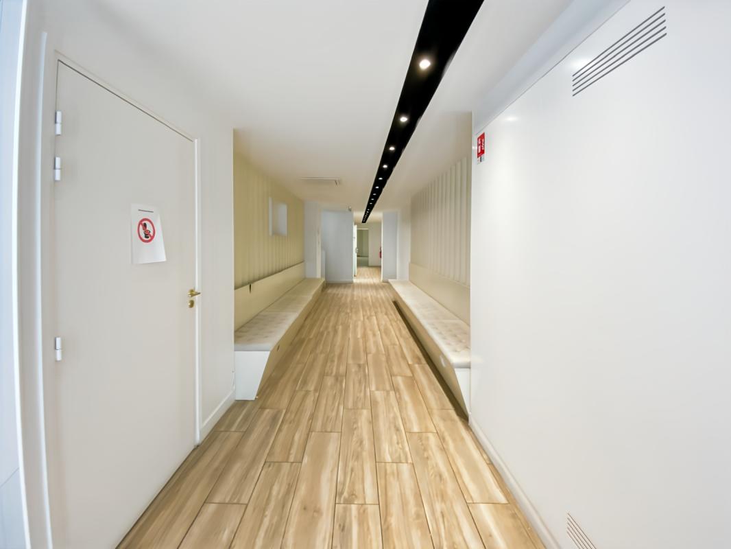 Location pure Local commercial 247 m² Versailles - 6