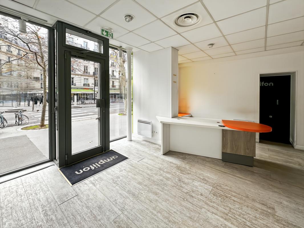 Location pure Local commercial 36 m² Paris