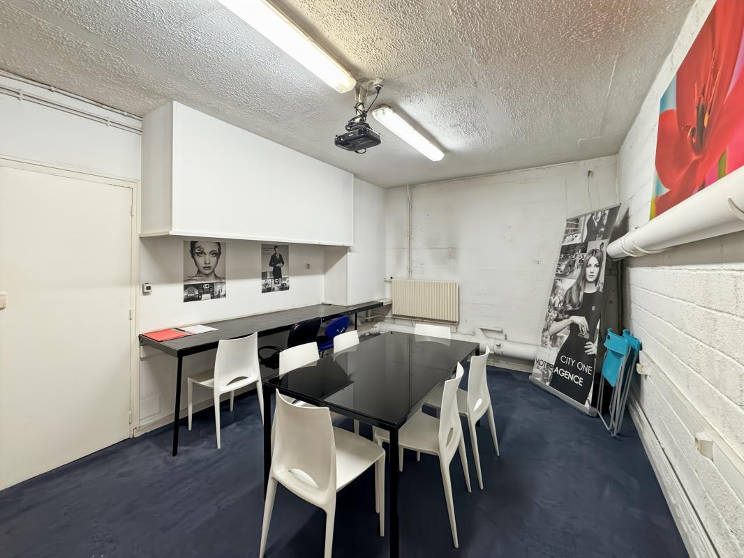 Location pure Local commercial 124 m² Paris - 6