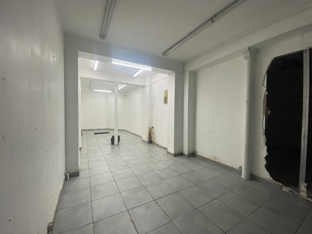 Location pure Local commercial 55 m² Paris - 2