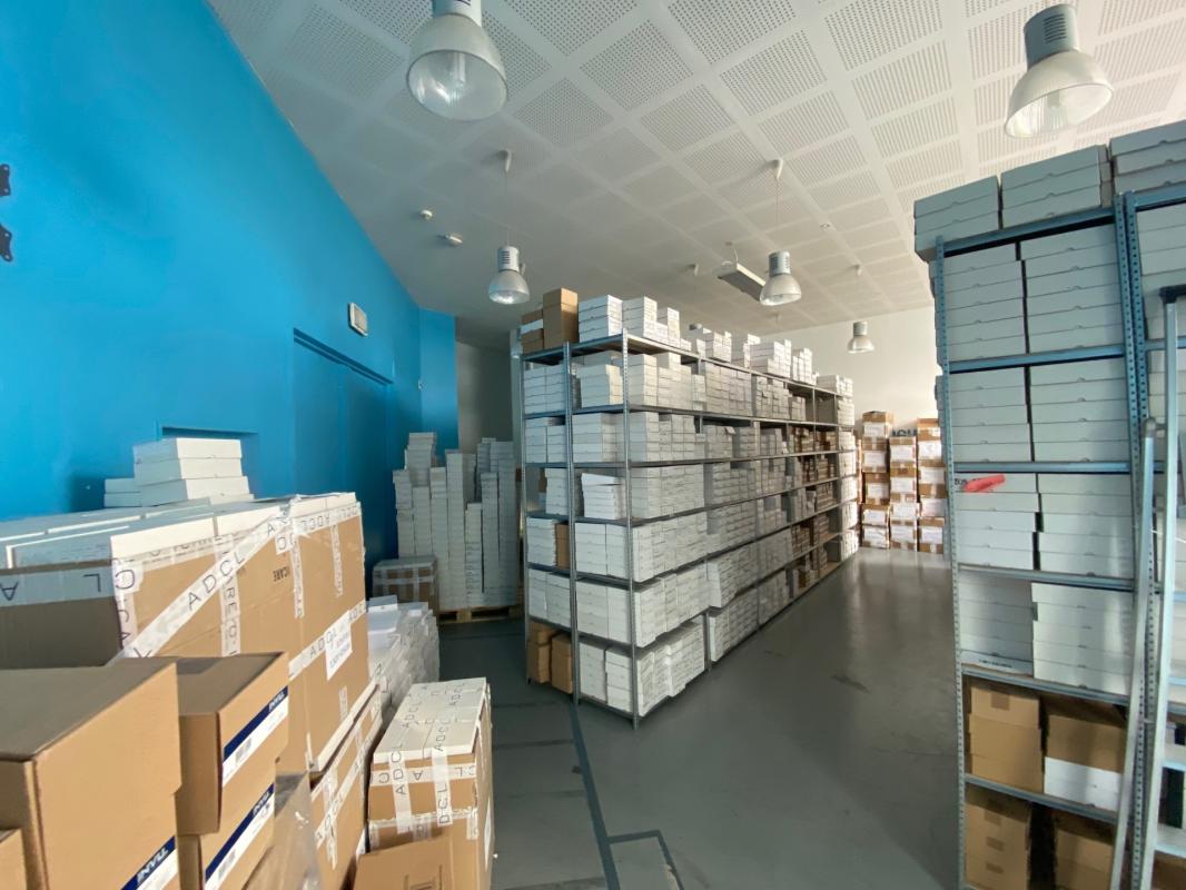 Location Entrepôt 871 m² Montreuil