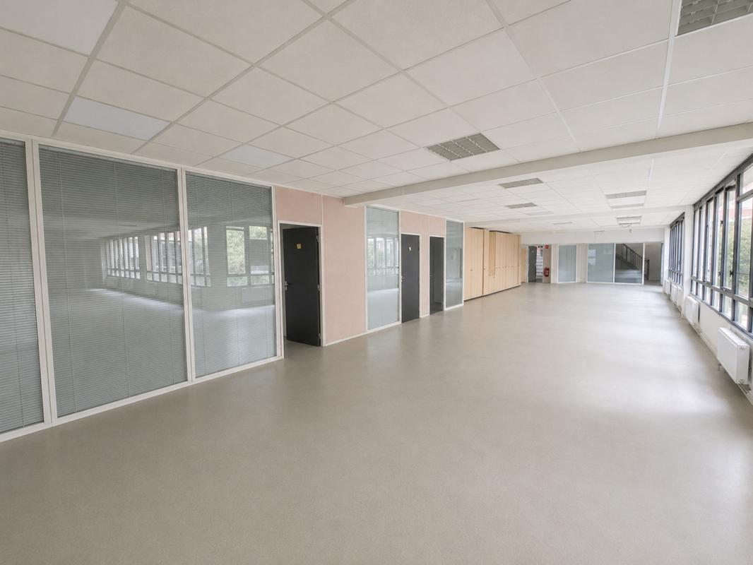 Location pure Local commercial 1 373 m² Paris - 2