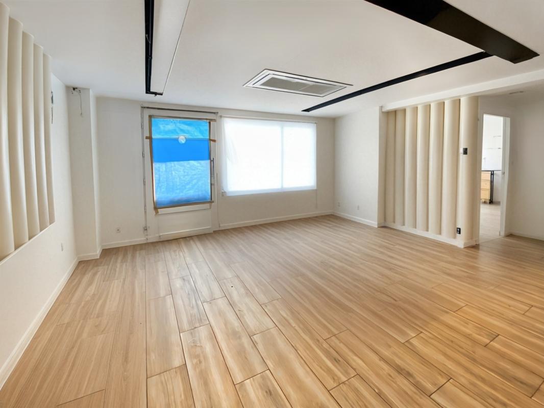 Location pure Local commercial 247 m² Versailles - 2
