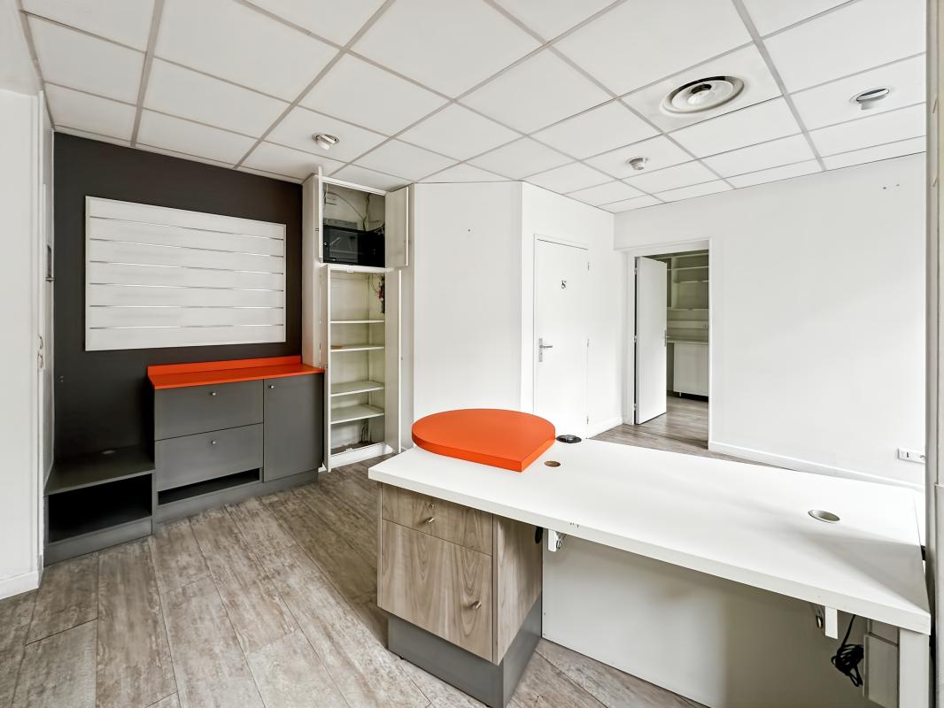 Location pure Local commercial 36 m² Paris - 2