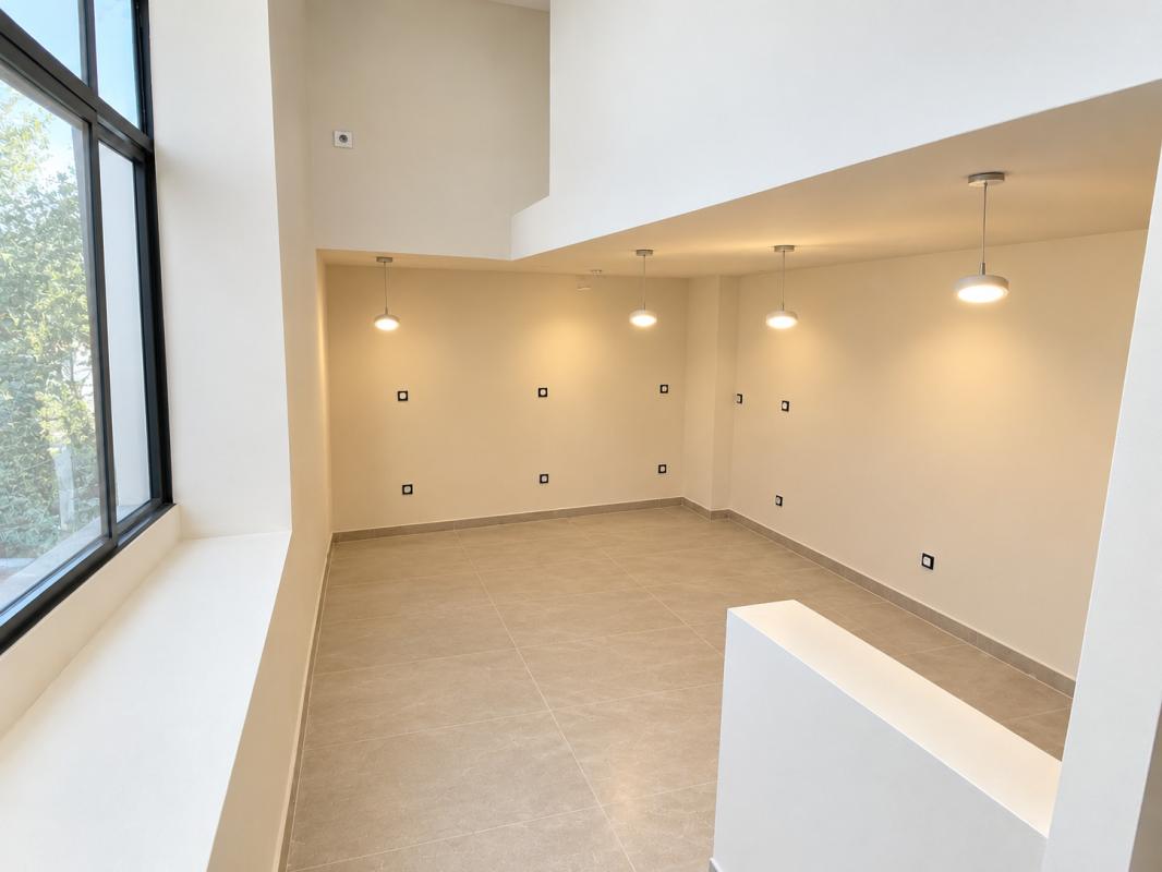 Location pure Local commercial 30 m² Paris - 2