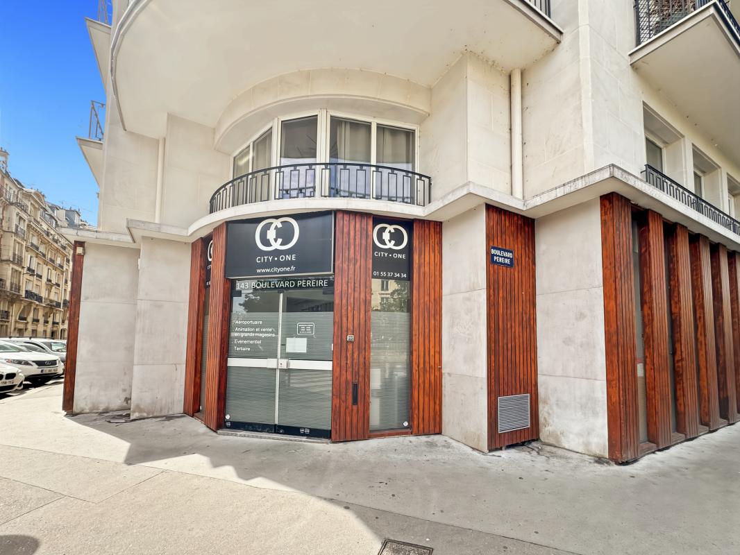 Location pure Local commercial 124 m² Paris - 8