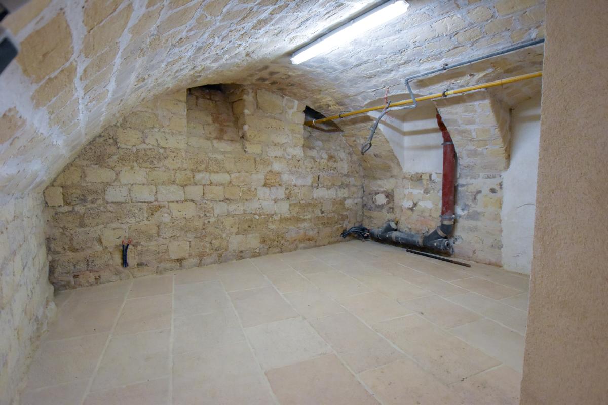Location avec droit d'entrée Local commercial 340 m² Paris - 6