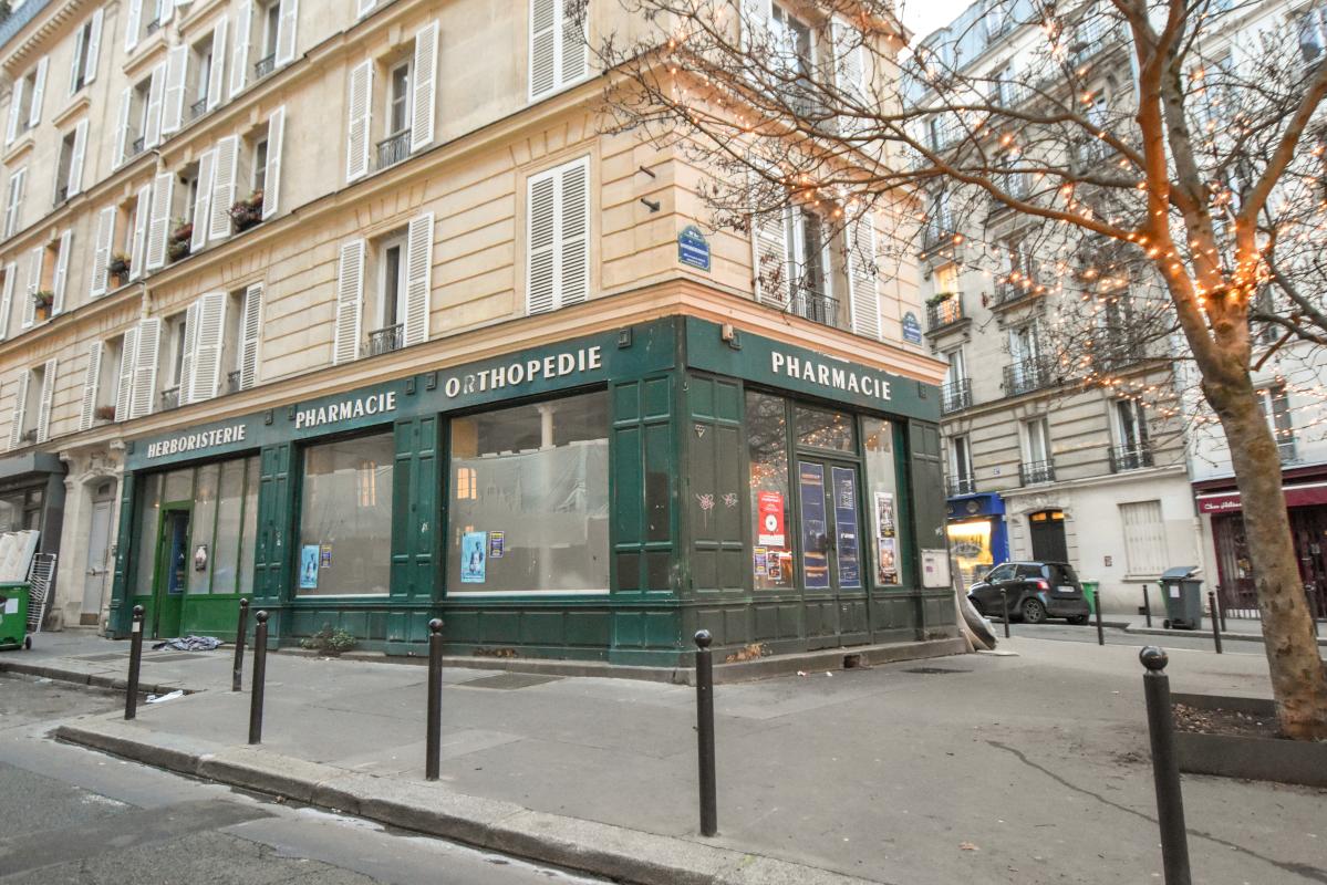 Location avec droit d'entrée Local commercial 340 m² Paris