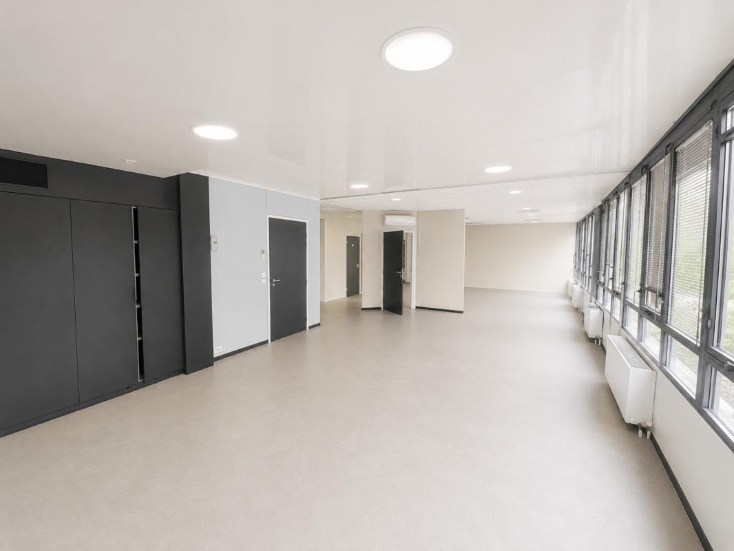 Location pure Local commercial 1 373 m² Paris - 4