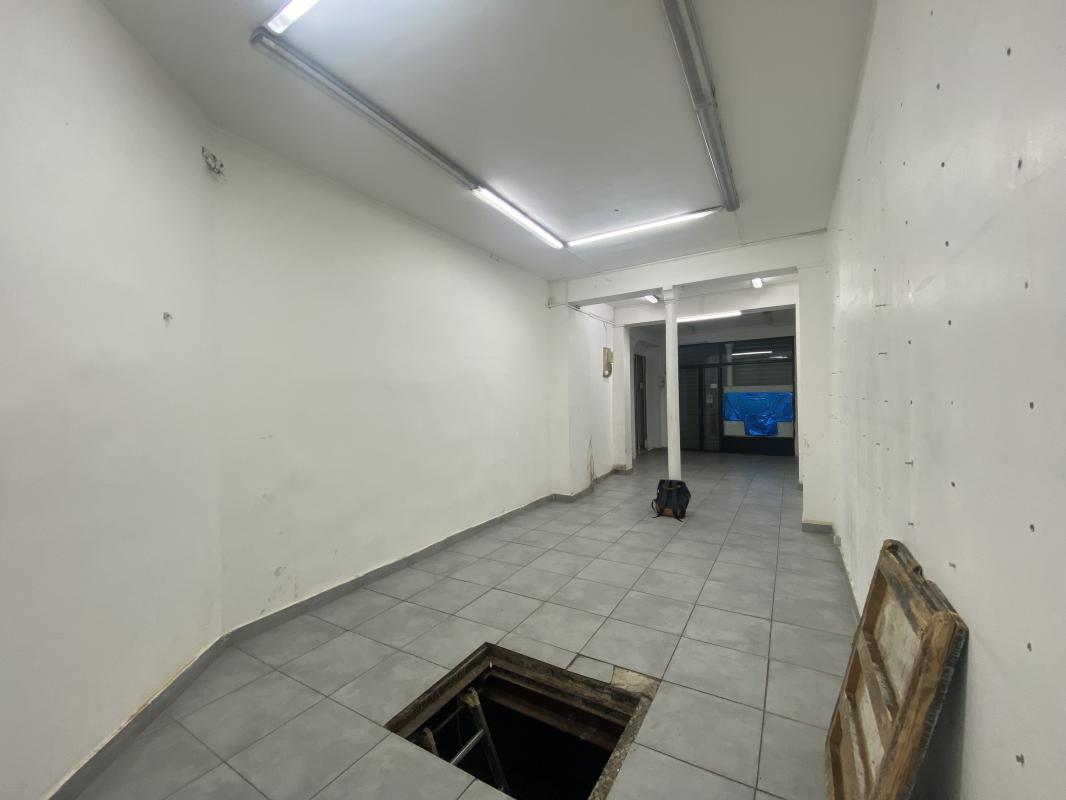 Location pure Local commercial 55 m² Paris - 6