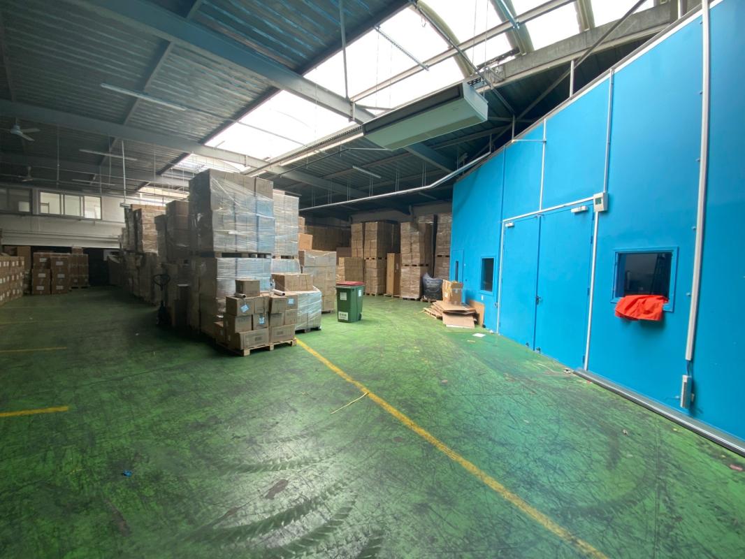Location Entrepôt 871 m² Montreuil - 2