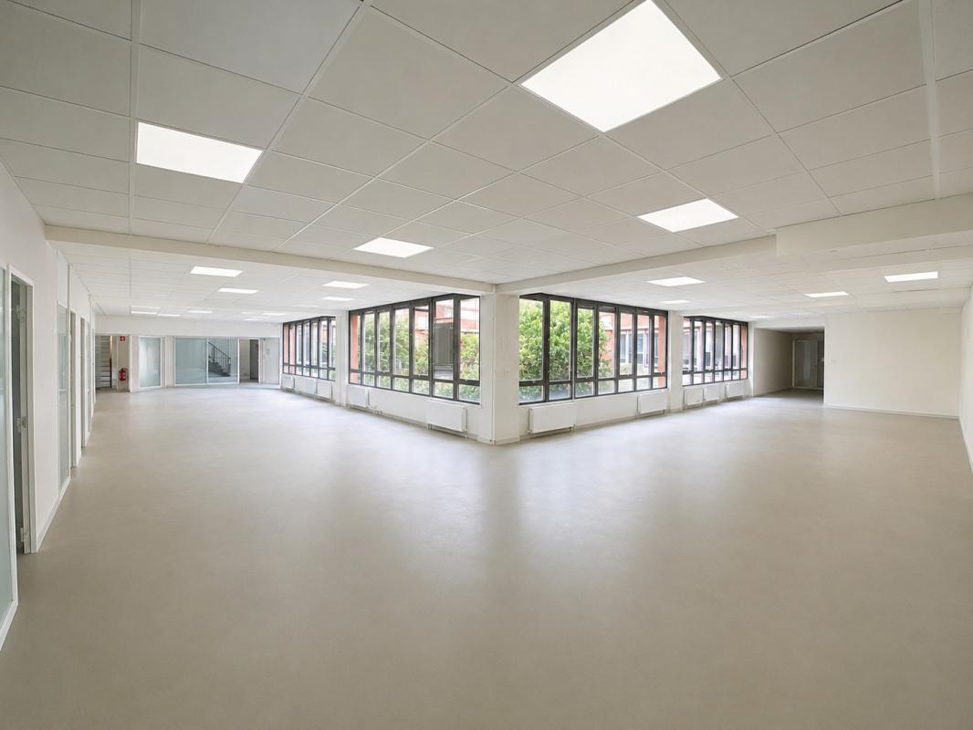 Location pure Local commercial 1 373 m² Paris