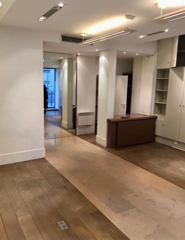 Location pure Local commercial 70 m² Paris - 2