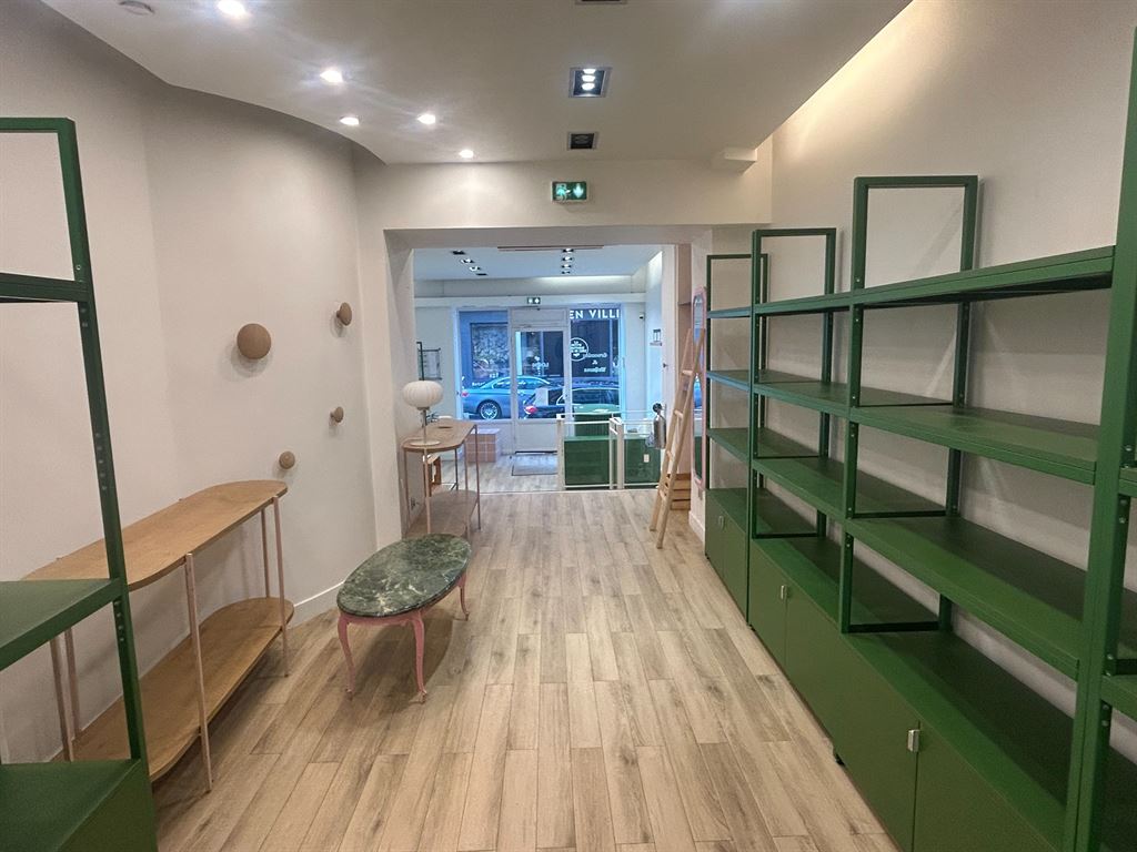 Location pure Local commercial 84 m² Paris - 8