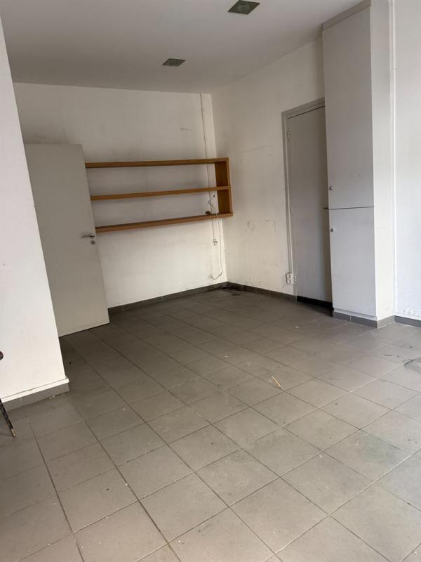 Location pure Local commercial 23 m² Paris - 3
