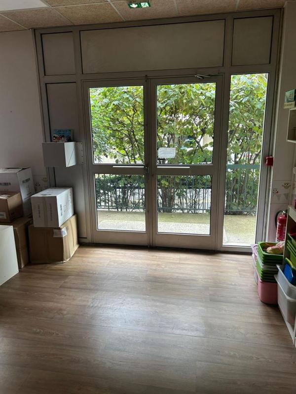 Location pure Local commercial 440 m² Paris - 2